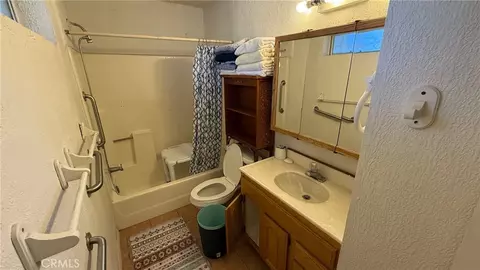Bath - 875 Wilson, Perris, CA 92571 photo 3 of 5
