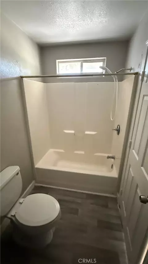 Bath - 875 Wilson, Perris, CA 92571 photo 4 of 5
