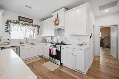 Kitchen - 7180 Solano Rd, Phelan, CA 92371 photo 2 of 2