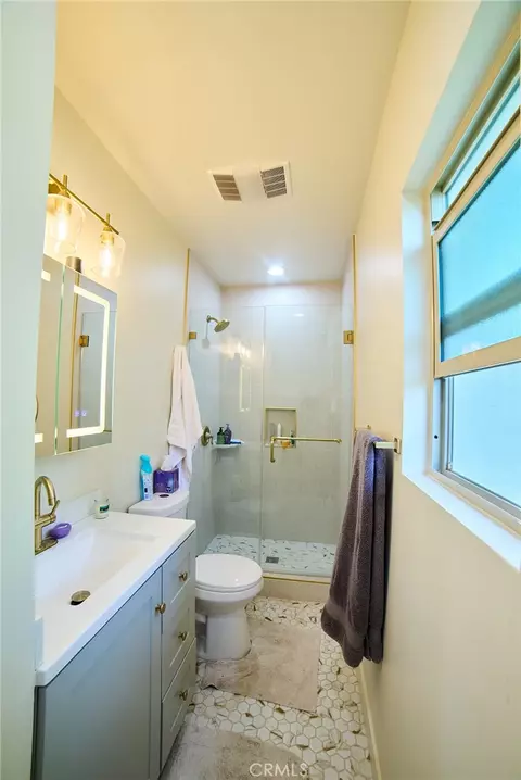 Bath - 4057 Pine, Long Beach, CA 90807 photo 1 of 7