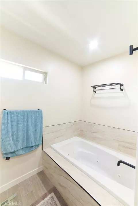 Bath - 4057 Pine, Long Beach, CA 90807 photo 4 of 7