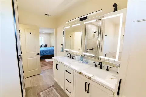 Bath - 4057 Pine, Long Beach, CA 90807 photo 3 of 7