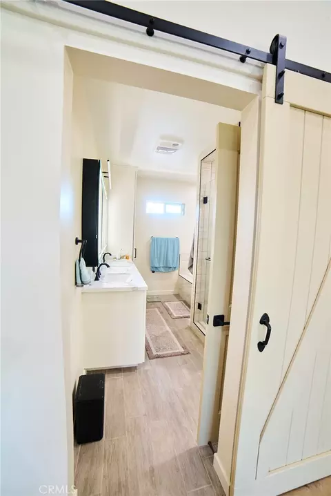 Bath - 4057 Pine, Long Beach, CA 90807 photo 2 of 7