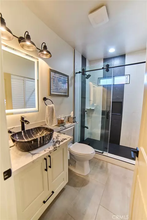 Bath - 4057 Pine, Long Beach, CA 90807 photo 5 of 7