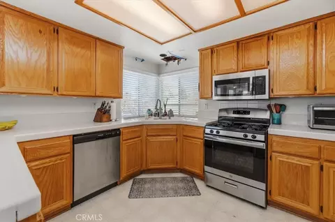 Kitchen - 352 Leafwood Ct, Riverside, CA 92506 photo 2 of 5