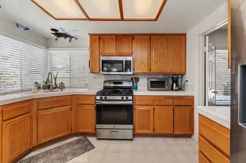 Kitchen - 352 Leafwood Ct, Riverside, CA 92506 photo 5 of 5