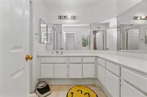 Bath - 352 Leafwood Ct, Riverside, CA 92506 photo 4 of 4