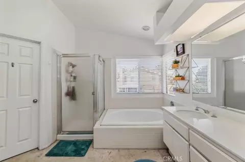Bath - 352 Leafwood Ct, Riverside, CA 92506 photo 2 of 4