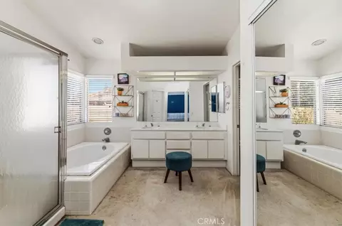 Bath - 352 Leafwood Ct, Riverside, CA 92506 photo 3 of 4
