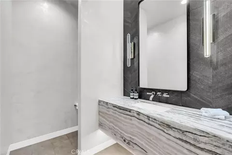 Bath - 2130 Old Quarry Rd, Riverside, CA 92506 photo 1 of 10