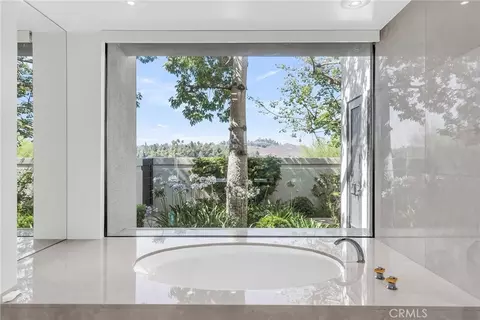 Bath - 2130 Old Quarry Rd, Riverside, CA 92506 photo 9 of 10