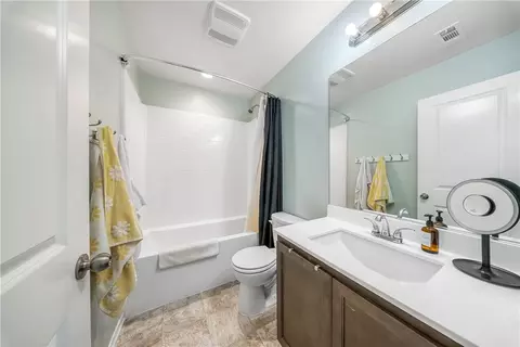 Bath - 1518 Cobalt Ct, Beaumont, CA 92223 photo 1 of 3