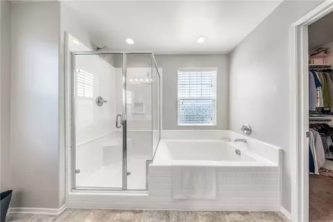 Bath - 1518 Cobalt Ct, Beaumont, CA 92223 photo 2 of 3