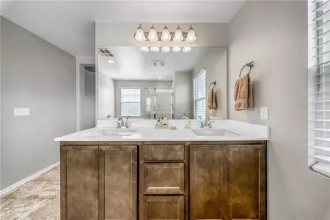 Bath - 1518 Cobalt Ct, Beaumont, CA 92223 photo 3 of 3