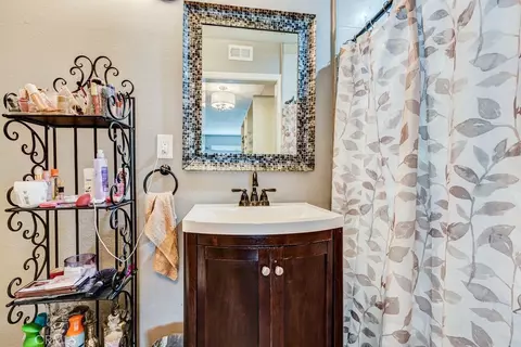 Bath - 1053 Border Ave, Corona, CA 92882 photo 1 of 3