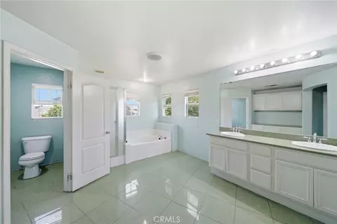 Bath - 3497 Ranch St, Perris, CA 92571 photo 3 of 4