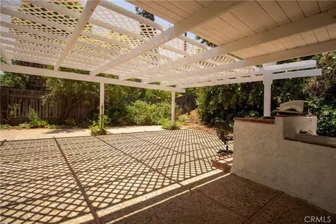 2350 Shadow Hill Dr, Riverside, CA 92506 photo 4