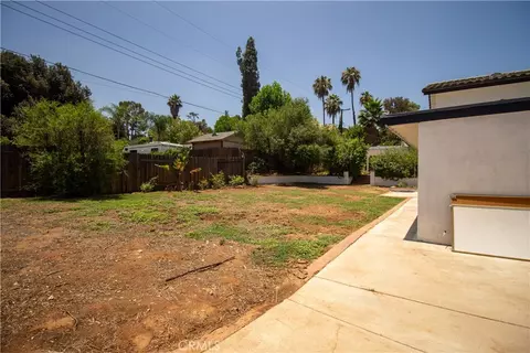 2350 Shadow Hill Dr, Riverside, CA 92506 photo 2
