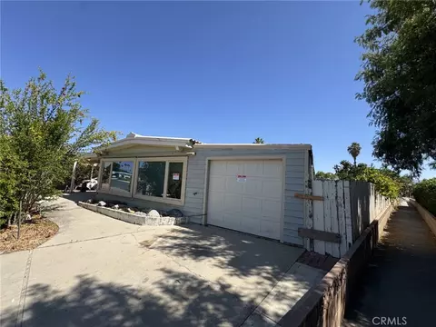 140 San Carlos Dr, Hemet, CA 92543