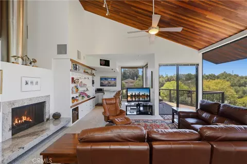 Living - 17115 Ranchero, Riverside, CA 92504 photo 6 of 9