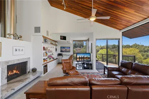 Living - 17115 Ranchero, Riverside, CA 92504 photo 6 of 9