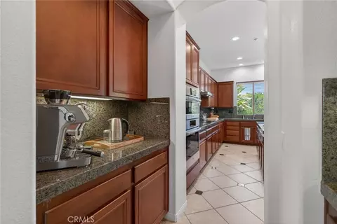 Entry Way - 8059 Terraza Ct, Riverside, CA 92508 photo 5 of 8