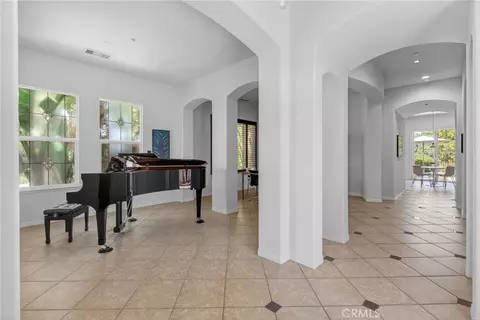 Entry Way - 8059 Terraza Ct, Riverside, CA 92508 photo 4 of 8