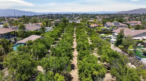 View/Area - 8059 Terraza Ct, Riverside, CA 92508 photo 2 of 3