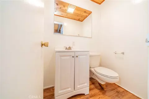Bath - 25123 Valle Dr, Crestline, CA 92325 photo 1 of 2