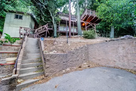 Exterior - 25123 Valle Dr, Crestline, CA 92325 photo 15 of 17
