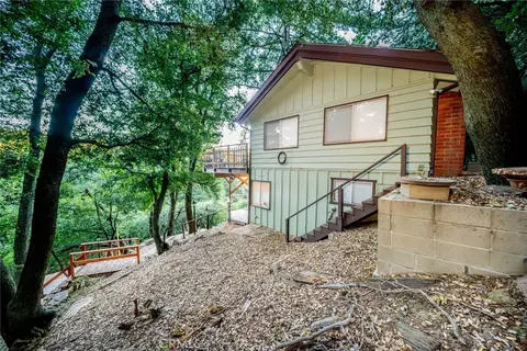 Exterior - 25123 Valle Dr, Crestline, CA 92325 photo 4 of 17