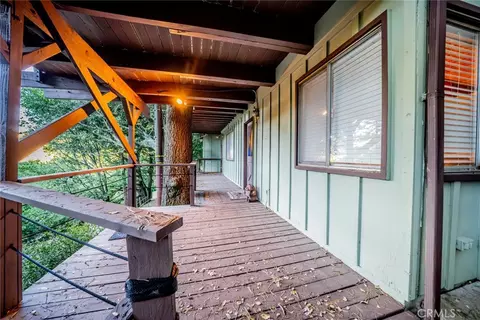 Exterior - 25123 Valle Dr, Crestline, CA 92325 photo 6 of 17