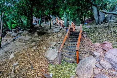 Exterior - 25123 Valle Dr, Crestline, CA 92325 photo 3 of 17