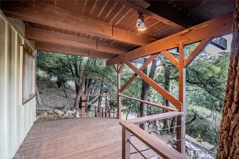Exterior - 25123 Valle Dr, Crestline, CA 92325 photo 12 of 17