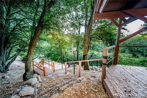 Exterior - 25123 Valle Dr, Crestline, CA 92325 photo 5 of 17