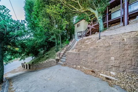 Exterior - 25123 Valle Dr, Crestline, CA 92325 photo 16 of 17