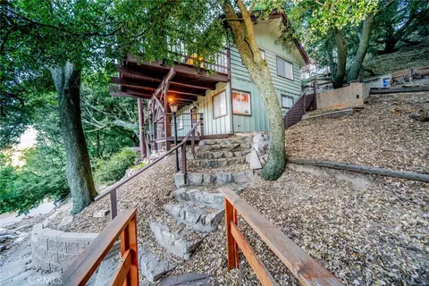 Exterior - 25123 Valle Dr, Crestline, CA 92325 photo 8 of 17