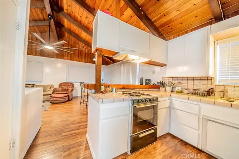 Kitchen - 25123 Valle Dr, Crestline, CA 92325 photo 2 of 3