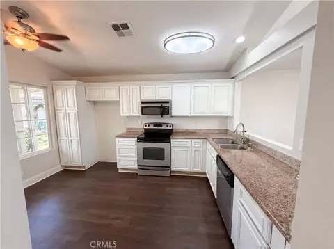 Kitchen - 44758 Potestas, Temecula, CA 92592 photo 1 of 2