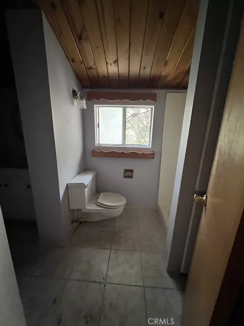 Bath - 23865 Lakeview, Crestline, CA 92325 photo 2 of 5