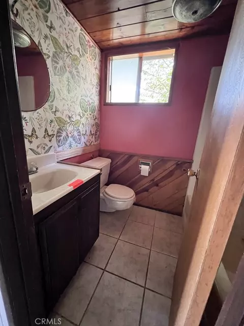 Bath - 23865 Lakeview, Crestline, CA 92325 photo 1 of 5