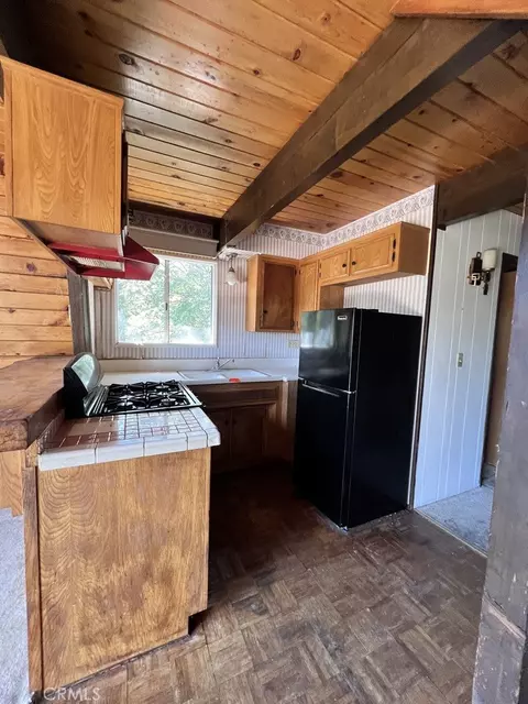 Kitchen - 23865 Lakeview, Crestline, CA 92325 photo 2 of 3