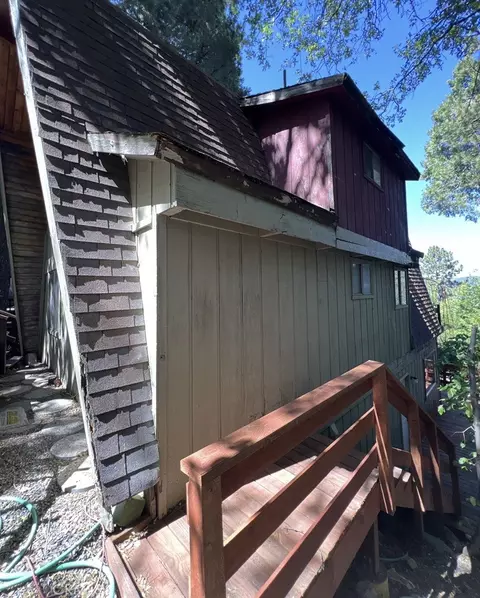 Exterior - 23865 Lakeview, Crestline, CA 92325 photo 2 of 3