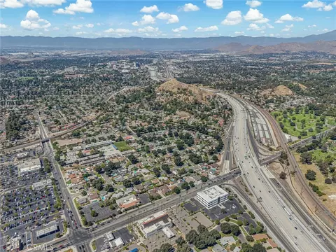 View/Area - 3440 Mono Dr, Riverside, CA 92506 photo 8 of 9