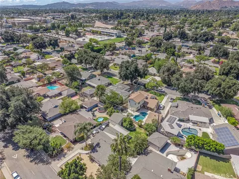 View/Area - 3440 Mono Dr, Riverside, CA 92506 photo 3 of 9