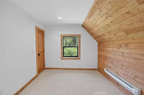 Bedroom - 567 Maple Dr, Cedar Glen, CA 92321 photo 8 of 13