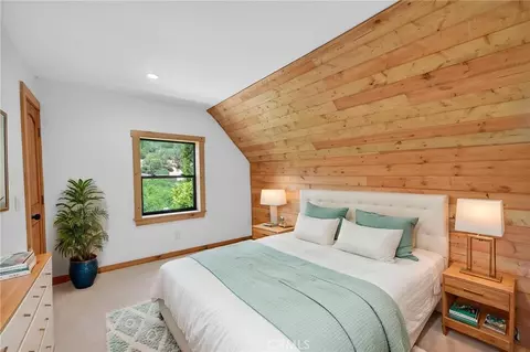 Bedroom - 567 Maple Dr, Cedar Glen, CA 92321 photo 7 of 13