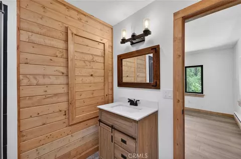 Bath - 567 Maple Dr, Cedar Glen, CA 92321 photo 2 of 11