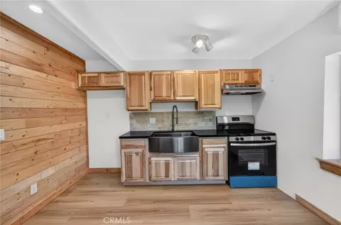 Kitchen - 567 Maple Dr, Cedar Glen, CA 92321 photo 3 of 7