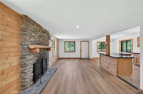 Living - 567 Maple Dr, Cedar Glen, CA 92321 photo 6 of 12